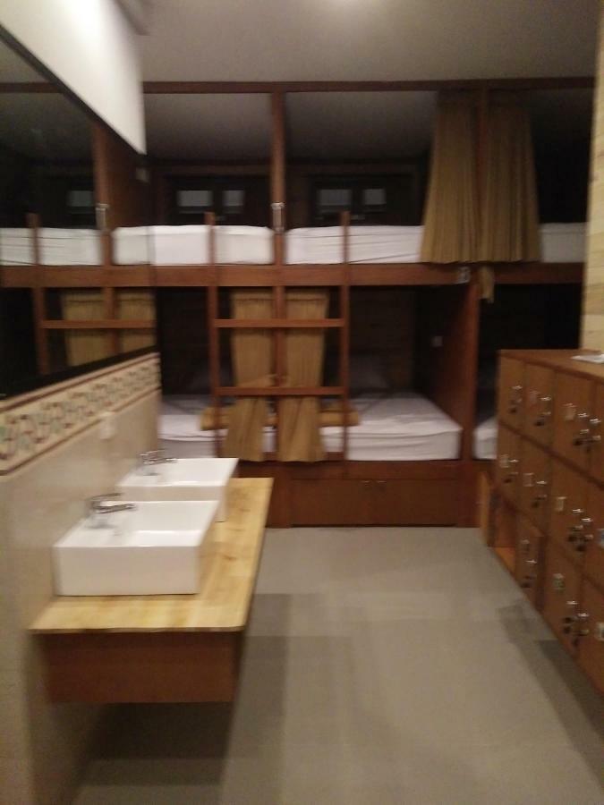 Made House Homestay And Dormitory Санур Экстерьер фото